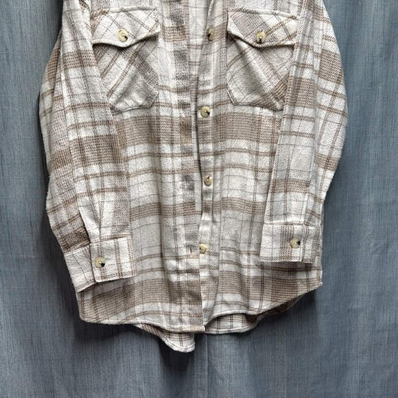 Amisu Cream and Tan Plaid Shirt Jacket size medium - Picture 6 of 10